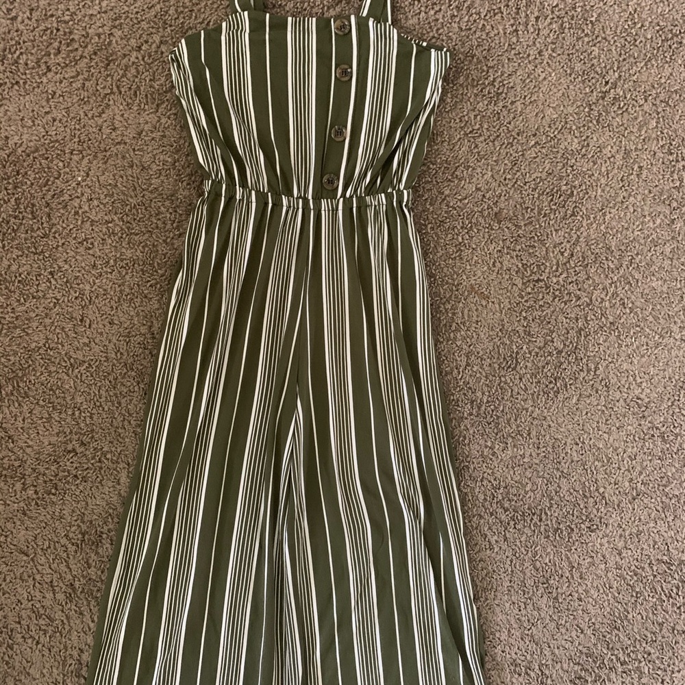 Green romper pull up.